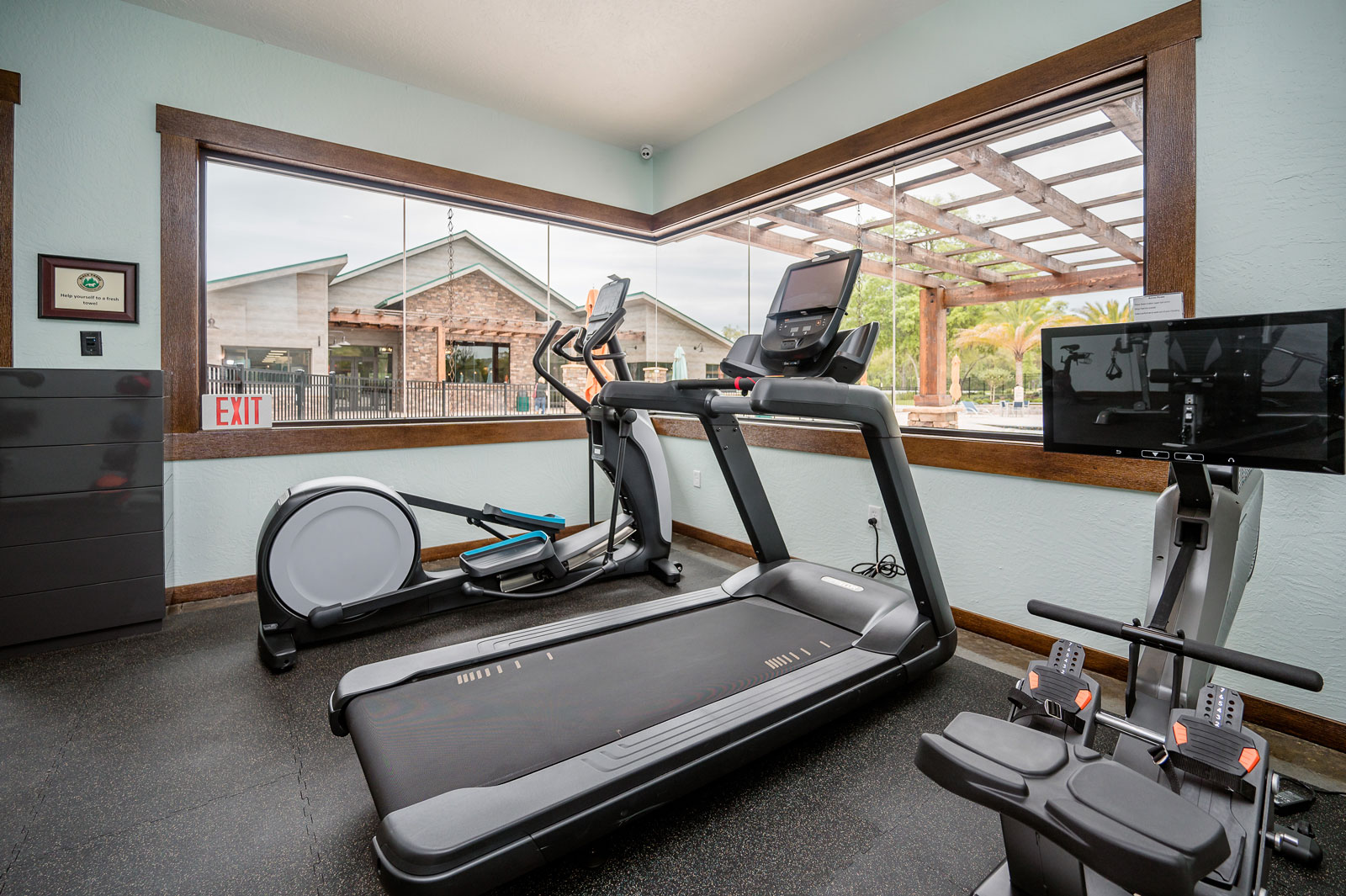 treadmill and elliptical inside gym