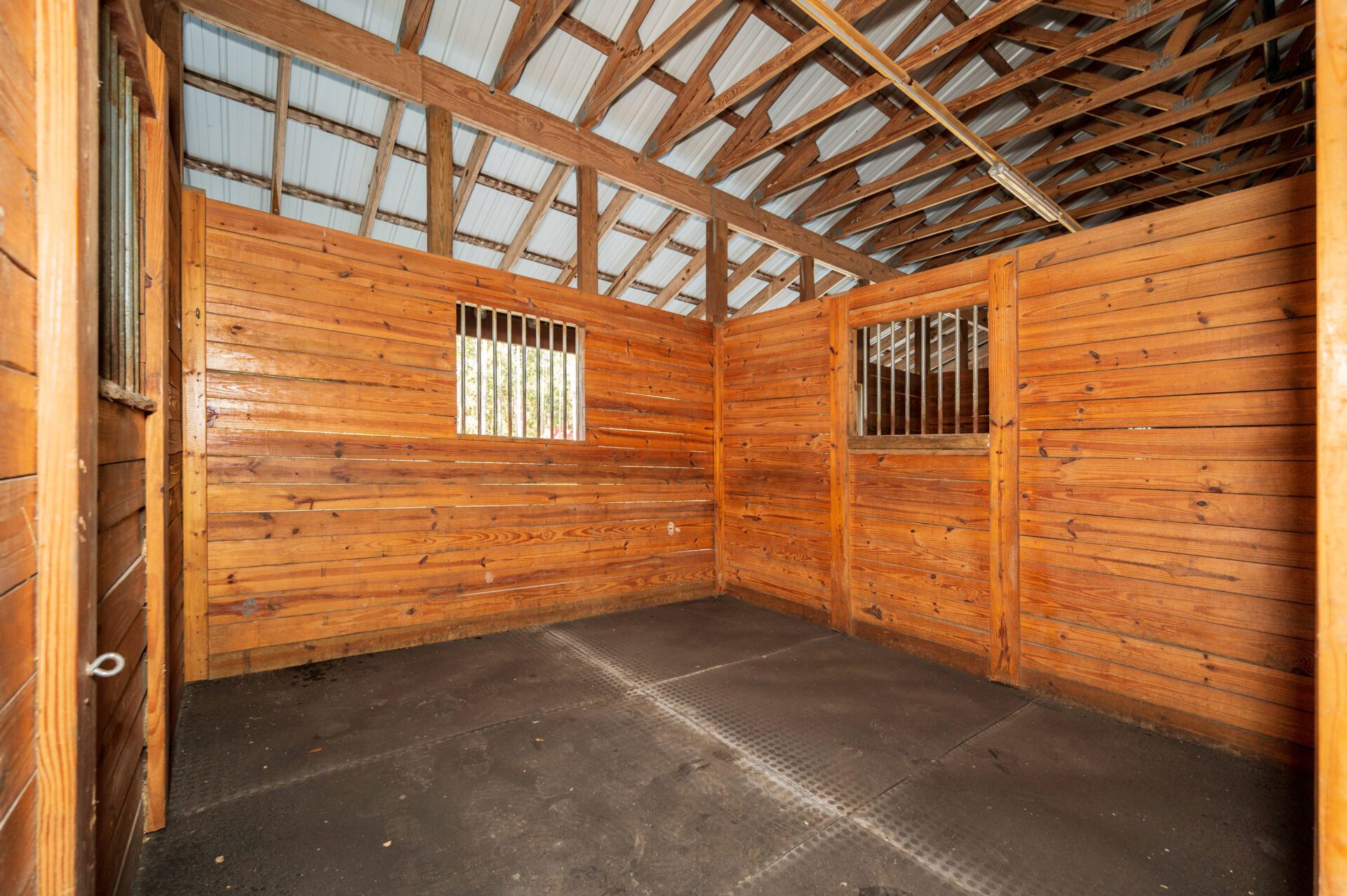 rent a horse stall on vacation