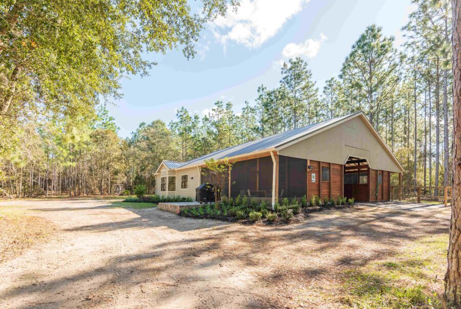 country cottages with stabling
