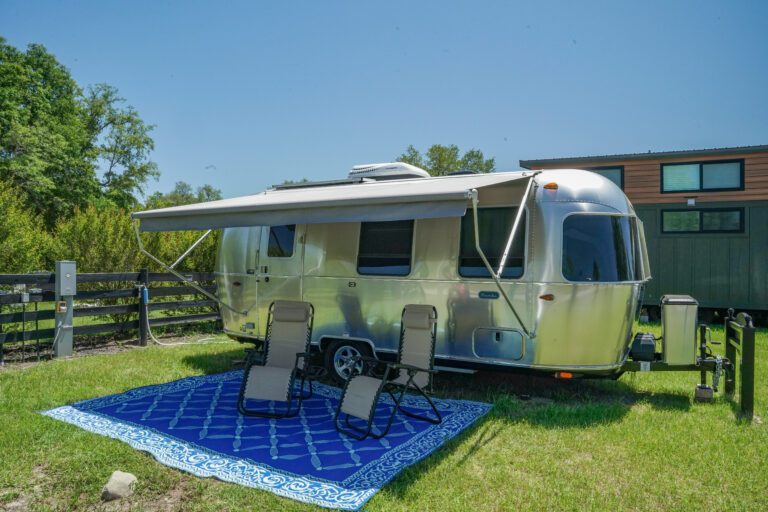 glamping airstream black prong