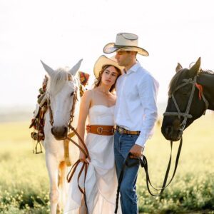 Bride and groom horse photos